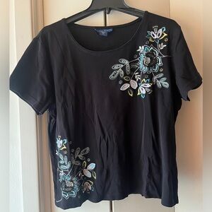 Karen Scott. XL Floral Embroidered Top
